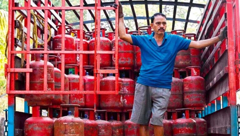 ગૅસ સંકટનો ઘેરો પડછાયો: યુદ્ધની અસરથી સિલિન્ડર ₹3000 સુધી, મહારાષ્ટ્રમાં હોટેલ-ઉદ્યોગ પર તાળાબંધીનો ખતરો.