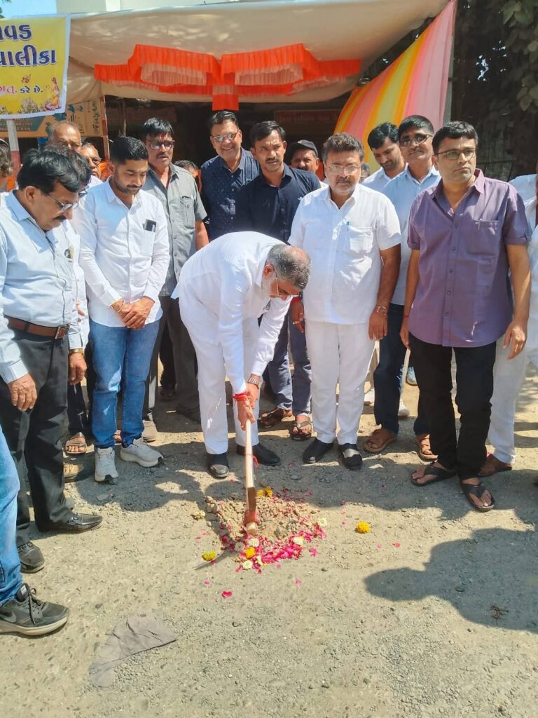 ભાણવડમાં કરોડોની ગ્રાન્ટથી જર્જરિત માર્ગોનું નવીનીકરણ શરૂ – દેવાયત બાપાની પ્રતિમાથી નગરપાલિકા સુધીના માર્ગના કામથી વાહનચાલકોને મળશે મોટી રાહત.
