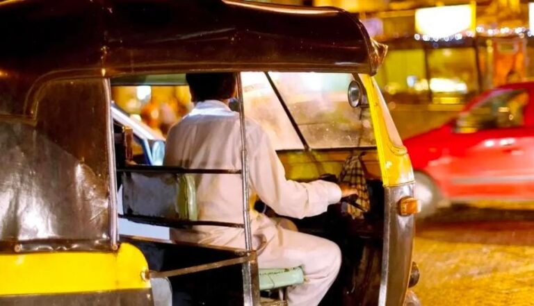 મહારાષ્ટ્રમાં મુસાફરો માટે ચાલતી ઈ-રિક્ષા અને ઈ-બાઇક માટે હવે પરમિટ ફરજિયાત – ટ્રાન્સપોર્ટ સિસ્ટમમાં એકરૂપતા લાવવા સરકારનો મહત્વપૂર્ણ નિર્ણય.