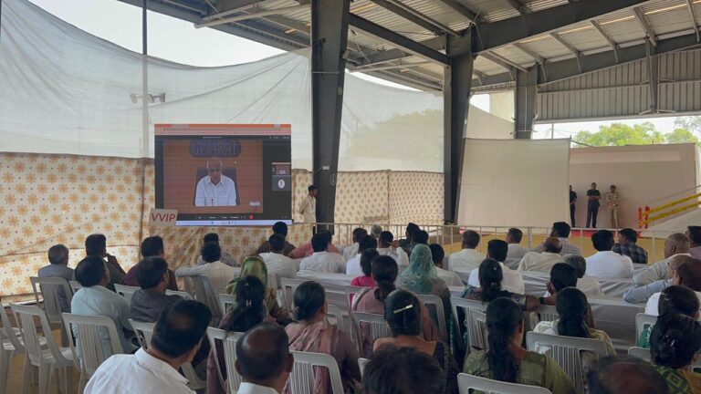 જામનગર હાપા APMC કાર્યક્રમમાં મુખ્યમંત્રી ભૂપેન્દ્ર પટેલ વર્ચ્યુઅલ રીતે જોડાયા: હવામાન વચ્ચે પણ વિકાસના સંકલ્પને આપી ગતિ.