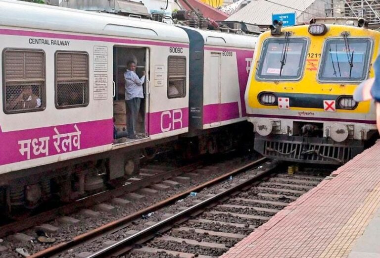 🚆 “પૈસા કપાય પણ ટિકિટ ન મળે તો હવે તરત ઉકેલ” – વેસ્ટર્ન રેલવેની SARAL QR સર્વિસથી રીફન્ડ મળશે સરળતાથી 🚆