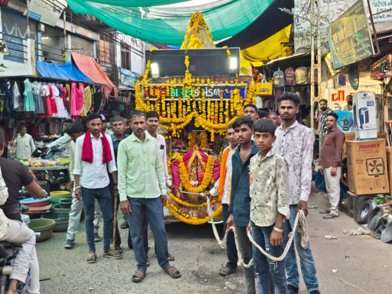 ચૈત્રી નવરાત્રીનો આધ્યાત્મિક ઉમંગ: સાજીવાવ ગામથી પાવાગઢ મહાકાળી માતાના દર્શનાર્થે ભવ્ય પદયાત્રા, ‘જય મહાકાળી’ના નાદથી ગુંજ્યું શહેરા.