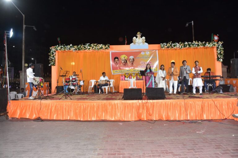 જામનગરમાં શહીદ દિવસની પૂર્વ સંધ્યાએ ‘એક સાંજ શહીદોના નામ’: દેશભક્તિના સૂરોથી ગુંજ્યો માહોલ.