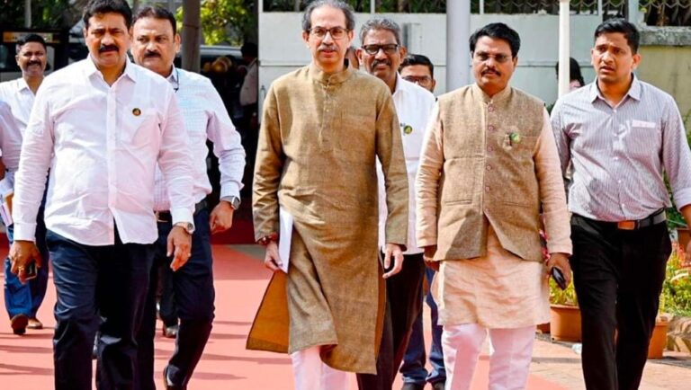 અધિવેશનમાં ભાવુક પળોઃ ઉદ્ધવ ઠાકરેએ સહકારીઓનો માન આપ્યો, પોતાના કાર્યકાળની યાદોમાંથી વ્યક્ત કર્યો અનુભવ.