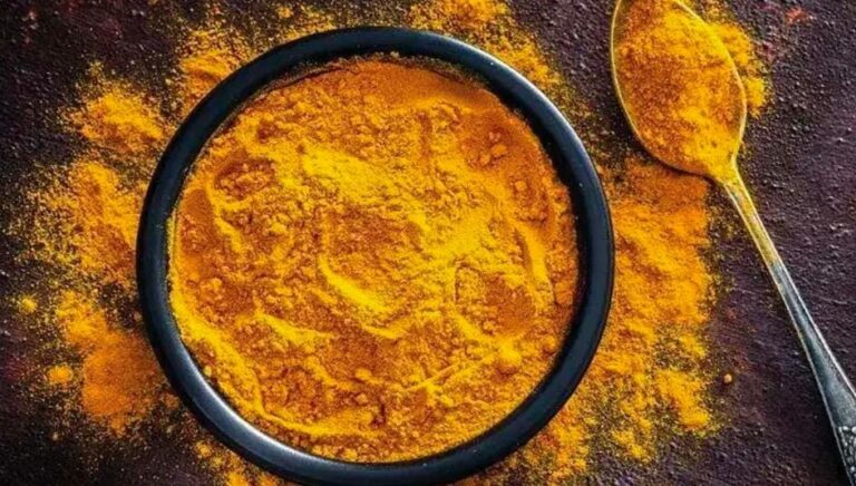 વિશ્વ સંઘર્ષની અસરઃ નિકાસ બંધ થતાં હળદરના ભાવમાં ભારે ગાબડું, ખેડૂતોને નુકસાન – ગૃહિણીઓ માટે રાહત.