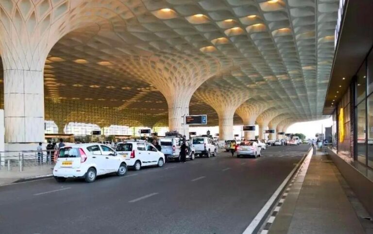 મુંબઈ ઍરપોર્ટ પર મુસાફરોની બેદરકારીનો ચોંકાવનાર ટ્રેન્ડ: ૨૦૨૫માં ૯૦,૨૦૦ વસ્તુઓ ભૂલાઈ, લોસ્ટ એન્ડ ફાઉન્ડ સિસ્ટમ પર વધ્યો ભાર.