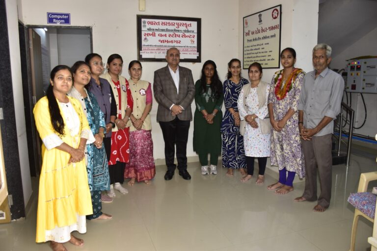 જામનગરમાં દીકરી સશક્તિકરણને મળ્યો વેગ : કલેક્ટર કેતન ઠક્કરની સખી વન સ્ટોપ સેન્ટર મુલાકાત, ૧૧ દીકરીઓને કીટ વિતરણ સાથે પ્રેરણાદાયી સંદેશ.