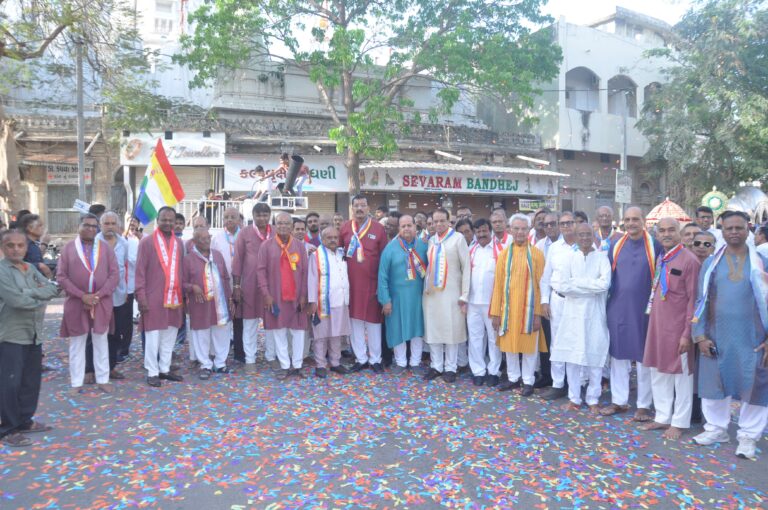 🚩 “અહિંસા અને આસ્થાની અજવાસ યાત્રા — જામનગરમાં મહાવીર સ્વામી ભગવાનની 2624મી જન્મ જયંતી નિમિત્તે ભવ્ય રથયાત્રા” 🚩