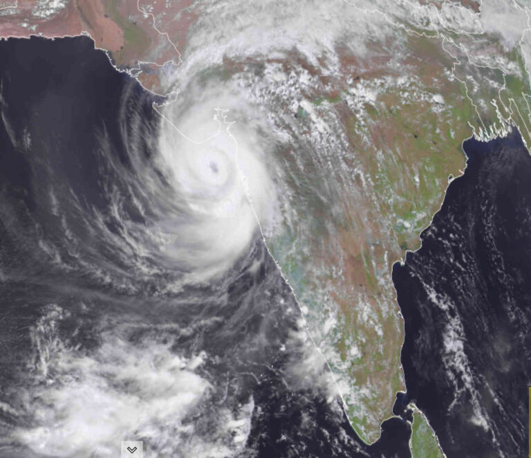 વેસ્ટર્ન ડિસ્ટર્બન્સનો પ્રભાવ વધ્યો: દેશના 22 રાજ્યોમાં વાવાઝોડા-વરસાદની ગંભીર ચેતવણી, ઉત્તર પ્રદેશ અને બિહારમાં ઓરેન્જ એલર્ટ જાહેર.