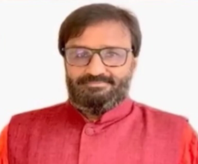 ગાંધીનગરમાં રાજકીય ભૂકંપ: આમ આદમી પાર્ટીના આગેવાન હસમુખ પટેલની અટકાયત, અપહરણ અને મારામારીના ગંભીર આરોપોથી ચકચાર.