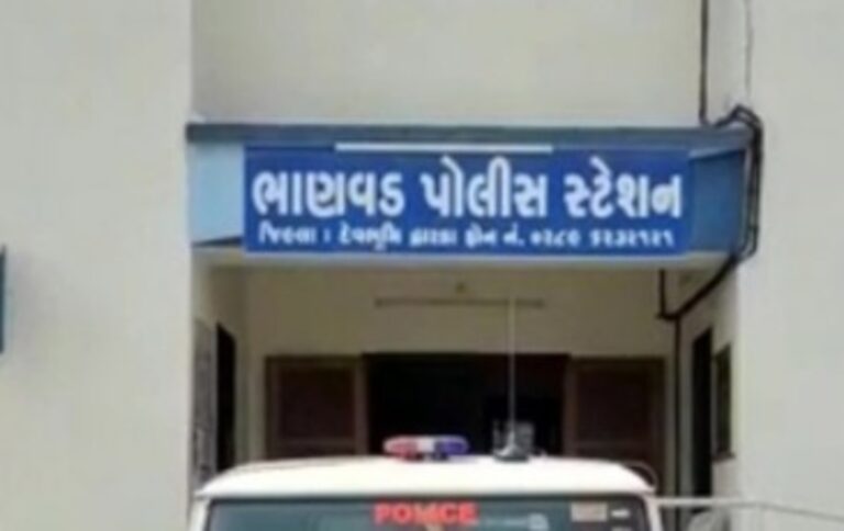 ભાણવડના રૂપામોરા ગામમાં ડાયરા કાર્યક્રમમાંથી ફ્લડ લાઈટોની ચોરીનો ભેદ ઉકેલાયો – ભાણવડ પોલીસે આરોપીને મુદ્દામાલ સાથે ઝડપી પાડ્યો.