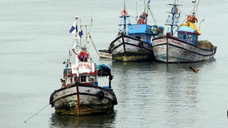 સેટેલાઇટ સિગ્નલ બંધ થતા દરિયાઈ સુરક્ષાને લઈ ચિંતા – સલાયા માછીમાર મંડળીની માછીમારોને ખાસ ચેતવણી.