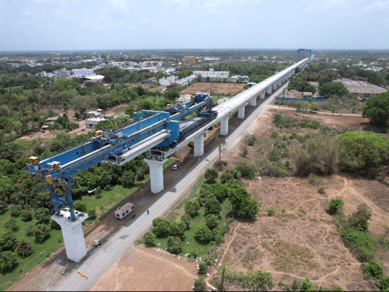 “બુલેટ ટ્રેન પ્રોજેક્ટમાં ઐતિહાસિક માઈલસ્ટોન: મણિનગર ખાતે 1360 ટનનો સૌથી ભારે પોર્ટલ બીમ સફળતાપૂર્વક લોન્ચ”