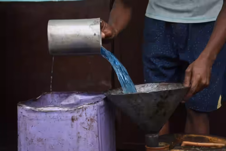 ગુજરાતમાં કેરોસીન વિતરણ અંગે સરકારનો મહત્વપૂર્ણ નિર્ણય – ગ્રામ્ય પરિવારોને રાહત, નિયમિત વિતરણ માટે નવી વ્યવસ્થા અમલમાં