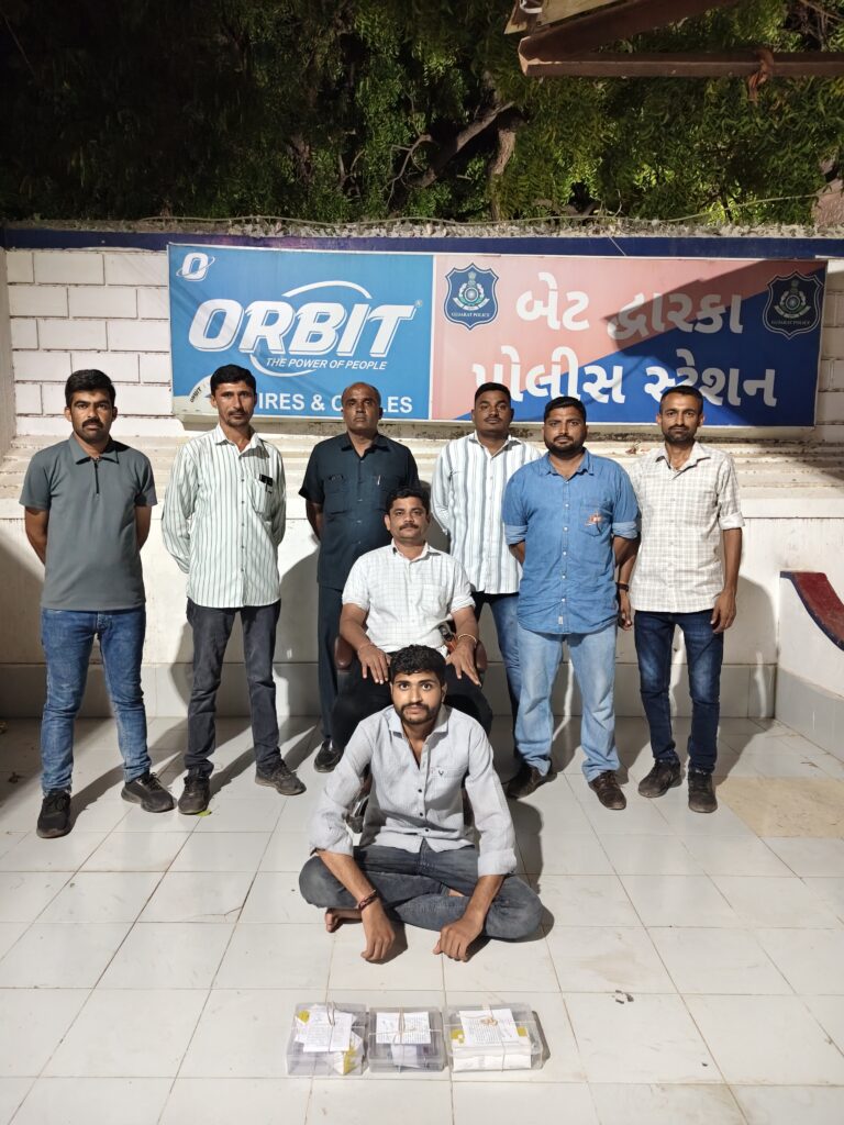 ઓખા નગરપાલિકાના VIP પાર્કિંગમાંથી નશાકારક કેપ્સ્યુલ રેકેટનો ભંડાફોડ: SOGની મોટી કાર્યવાહી, સપ્લાયર ફરાર.