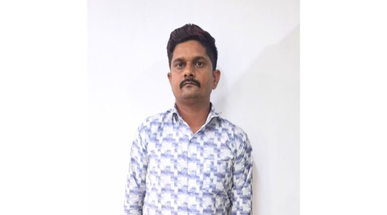 ખંભાળિયામાં નેગોશિયેબલ ઇન્સ્ટ્રુમેન્ટ કેસમાં ફરાર આરોપી ઝડપાયો: 6 મહિનાથી પોલીસને ચકમો આપતો શખ્સ કાબૂમાં.