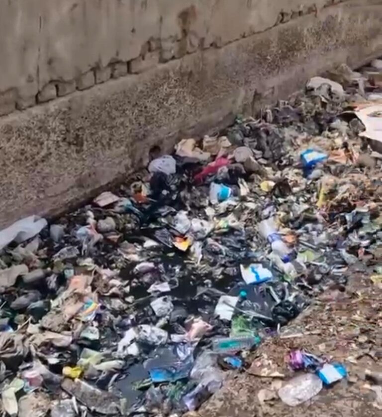 રાધનપુરમાં ખુલ્લી ગટરોનો કહેર — ઇન્દ્રપથ હોટેલ પાસે બાઈક સવાર ખાબકતાં તંત્રની બેદરકારી સામે લોકોમાં ઉગ્ર રોષ.