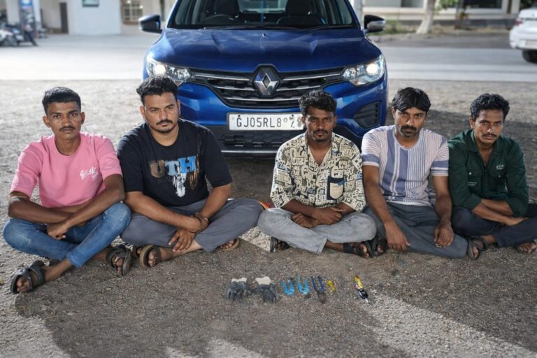 ધ્રોલ-જોડિયા વિસ્તારમાં સોલાર પ્લાન્ટમાંથી વીજવાયર ચોરીનો પર્દાફાશ – પાંચ આરોપીઓકુલ કિ.રૂ-૪,૪૫,૧૭૦/-ના મુદામાલ સાથે ઝડપાયા, પોલીસે ઉકેલ્યા બે ગુન્હા .