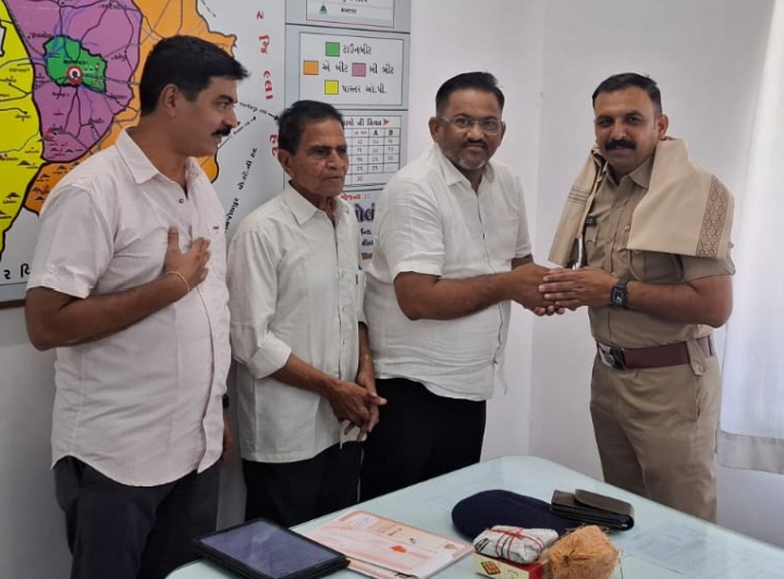 ભાણવડ પોલીસ સ્ટેશનના પી.આઈ. ચેતન દેસાઈની બદલી નિમિત્તે ભાવવિભોર વિદાય સમારંભ — સેવાભાવ અને નેતૃત્વને શહેરે આપી કદર.