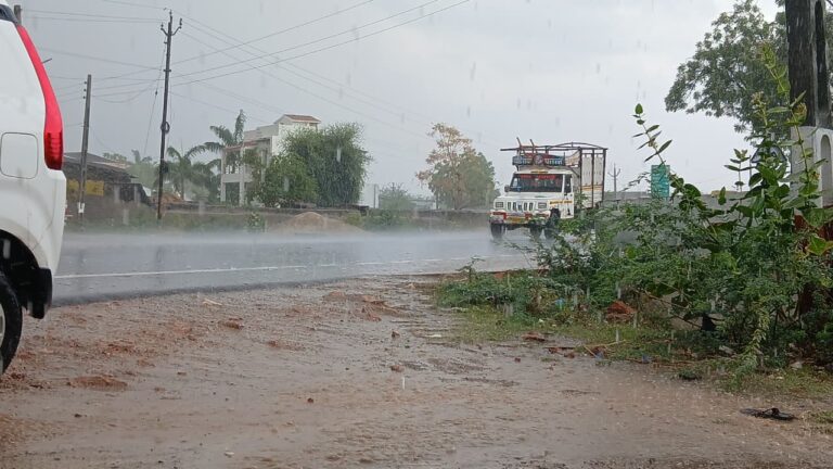 પાટણ જિલ્લામાં ભર ઉનાળે કમોસમી માવઠાની એન્ટ્રી — ઠંડક સાથે ચિંતાનો માહોલ, ખેડૂત વર્ગ પર સંકટના વાદળો.