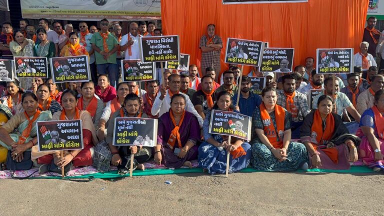 “ગુજરાતી ગૌરવ પર પ્રહાર સહન નહીં” – જામનગરમાં ભાજપનો કોંગ્રેસ સામે જંગી વિરોધ, ખડગેના નિવેદન વિરુદ્ધ ધરણા અને પ્રેસ કોન્ફરન્સ.