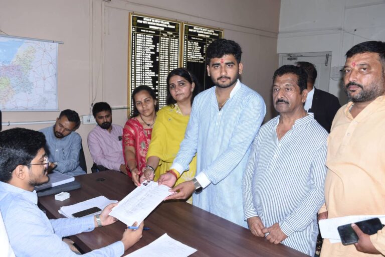 સ્થાનિક સ્વરાજની ચૂંટણીનો પ્રારંભ: વોર્ડ નં. 4માં કોંગ્રેસનો શક્તિપ્રદર્શન, રચનાબેન નંદાણીયાની ઉમેદવારીથી રાજકીય ગરમાવો.