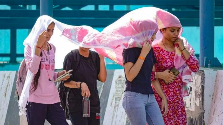 મુંબઈમાં ફરી કાળઝાળ ગરમીનો પ્રહાર – વીકએન્ડ માટે યલો અલર્ટ જાહેર, તાપમાન ૩૬ ડિગ્રી પાર જવાની આગાહી.