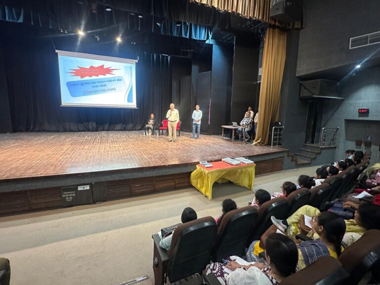 લોકશાહીના મહાપર્વ માટે જામનગરમાં સજ્જતા: ટાઉનહોલ ખાતે પોલિંગ સ્ટાફને આપવામાં આવ્યું વ્યાપક તાલીમ માર્ગદર્શન.