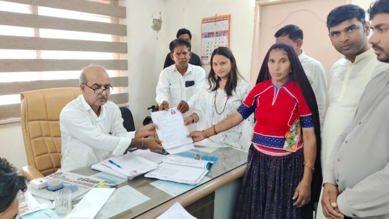 પાટણના રાધનપુરમાં ચૂંટણીનો જુસ્સો શિખરે – અંતિમ દિવસે ઉમેદવારી ફોર્મ ભરવા ઉમેદવારોનો ધસારો, કોંગ્રેસનો શક્તિ પ્રદર્શન સાથે પ્રવેશ.