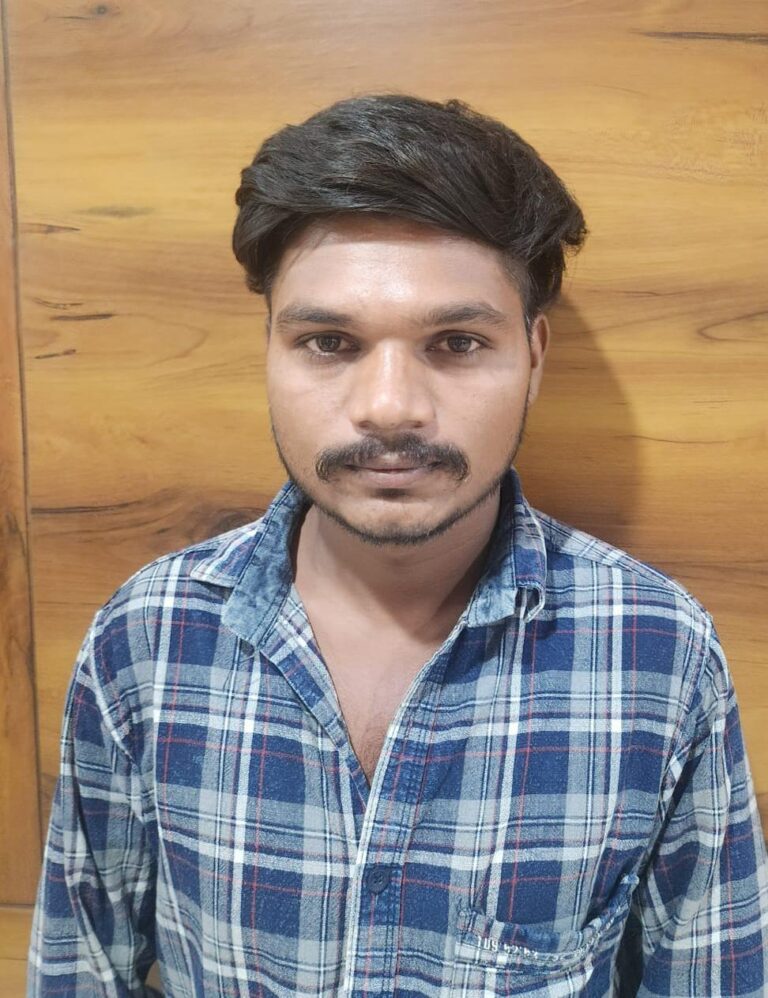 અમદાવાદમાં એ.સી.બી.નો દમદાર ઘાટ – ₹50,000 લાંચ લેતા પોલીસ કોન્સ્ટેબલના સાગરિત સાથે રંગેહાથ ટ્રેપ, ભ્રષ્ટાચાર સામે કડક સંદેશ.