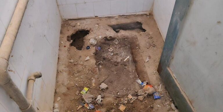 સમી તાલુકા પંચાયત કચેરીમાં ગંદકીનો કાળો ચહેરો – ચૂંટણીના માહોલ વચ્ચે શૌચાલયોની દયનીય હાલતથી તંત્રની બેદરકારી ઉજાગર.