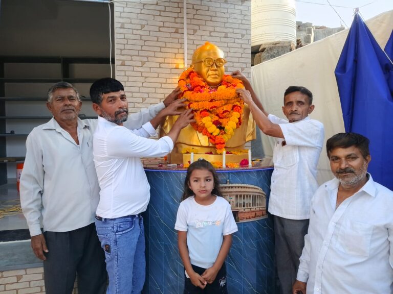 જામજોધપુર આંબેડકર ચોક ખાતે ડૉ. બાબાસાહેબ આંબેડકરની જન્મજયંતિ નિમિતે પ્રતિમાનું અનાવરણ: કોંગ્રેસ આગેવાનો દ્વારા શ્રદ્ધાંજલિ કાર્યક્રમ.