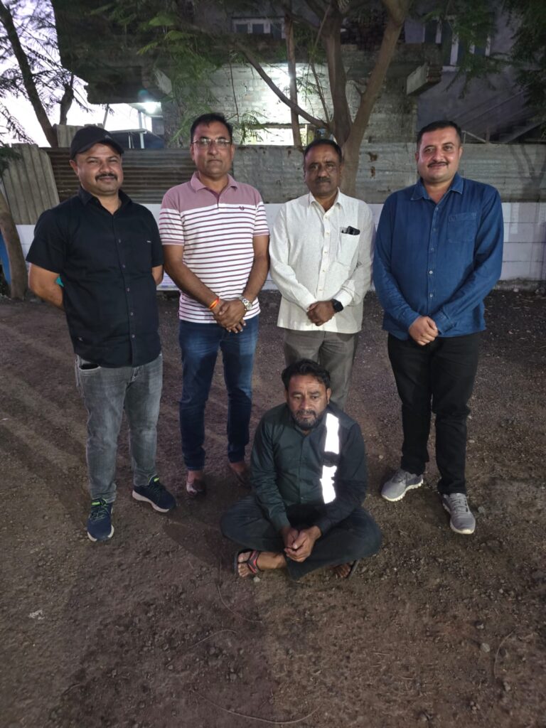“દોઢ વર્ષથી ફરાર આરોપી અંતે કાબૂમાં: રાજકોટ રેન્જ પોલીસની સફળ કામગીરી.