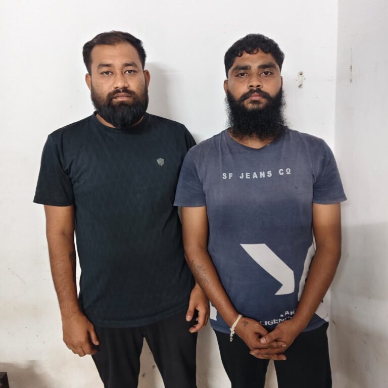 સુરત ગ્રામ્ય એલ.સી.બી. અને પેરોલ ફલો સ્કોડની તાબડતોબ કાર્યવાહી — માંડવી પોલીસના પ્રોહિબીશન ગુનામાં વોન્ટેડ બે આરોપી ઝડપાયા.