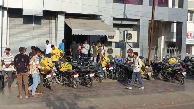 બ્લિંકિટ કોમર્શિયલ પ્રા.લિ. સામે આરોગ્ય વિભાગની કડક કાર્યવાહી : હાઈજેનિક શરતો અને લાઈસન્સ વિના વેચાણ પર રોક .