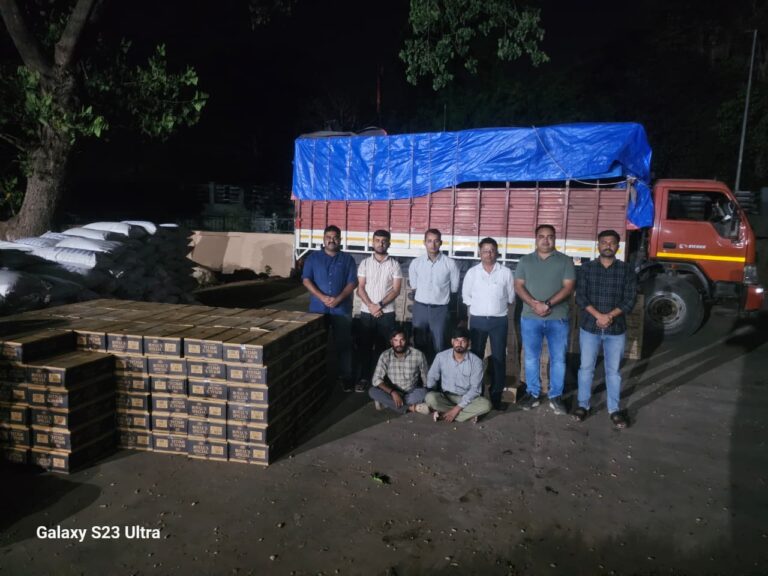 ચોખાના ભુસાની આડમાં દારૂની હેરાફેરી નિષ્ફળ: સુરત ગ્રામ્ય LCBની તાબડતોબ કામગીરીમાં ₹34.69 લાખનો મુદ્દામાલ જપ્ત, બે આરોપી ઝડપાયા