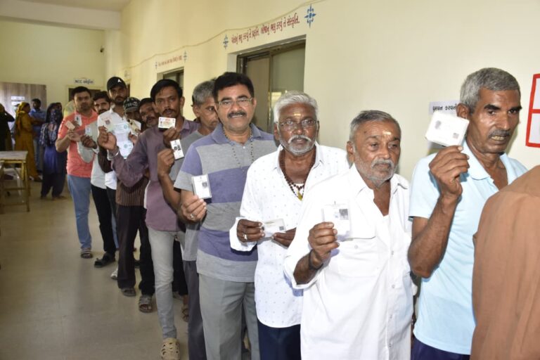 “પહેલા મતદાન પછી અન્ય કામ”: સિક્કા નગરપાલિકા ચૂંટણી 2026માં લોકશાહીના પર્વનો ઉત્સાહ, 80 વર્ષીય મુક્તાબેનની અપીલે મતદારોમાં જગાવી નવી પ્રેરણા.