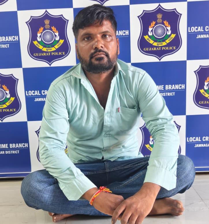 લાલપુરના પીપળી ગામમાં એલસીબીની કડક કાર્યવાહી: શરીર સંબંધિત ગુન્હામાં સંડોવાયેલા પ્રફુલ્લ ટોયટા પાસા હેઠળ ઝડપાયા, લાજપોર મધ્યસ્થ જેલ સુરત ખાતે હવાલે.