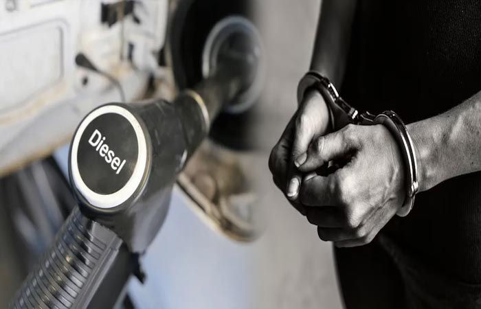 ખંભાળિયા પંથકમાંથી  ડીઝલ ચોરી કૌભાંડ ઝડપાયું, ૫ શખ્સની લાખો રૂપિયાના મુદામાલ સાથે અટકાયત.