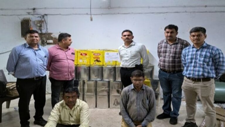 સુરતના સચિનમાં નકલી ઘીનો ભાંડાફોડ: SOGના દરોડામાં 2000 કિલો શંકાસ્પદ ઘી જપ્ત, આરોગ્ય વિભાગ સાથે મળીને બે શખ્સોની ધરપકડ.