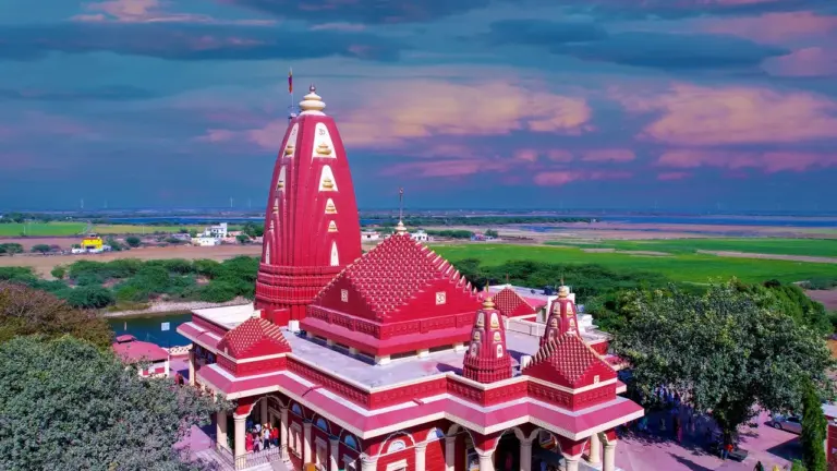 દ્વારકા નજીકના નાગેશ્વર જ્યોતિર્લિંગ મંદિર ટ્રસ્ટ વિવાદમાં નવો વળાંક: લેન્ડ ગ્રેબિંગ રજૂઆત પર જામનગર કલેક્ટરને તપાસ સોંપાઈ.