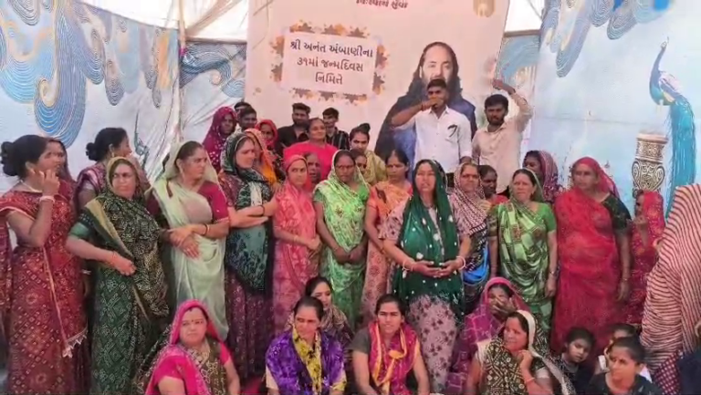 અનંત સેવા, નિસ્વાર્થ ભાવ: પસવાડા ગામે અનંત અંબાણીના 31મા જન્મદિવસે ભવ્ય પ્રસાદ સેવા અને લોકડાયરો.