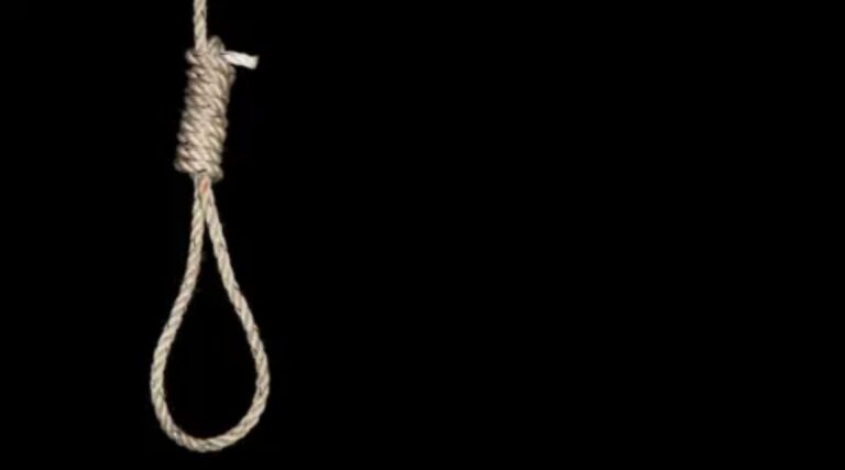 દ્વારકામાં 25 વર્ષીય યુવાનનો રહસ્યમય અંત: એસ.ટી. બસ સ્ટેશન સામેના વિસ્તારમાં ગળેફાંસો ખાઈ જીવન ટૂંકાવતાં ચકચાર, પરિવાર શોકમગ્ન, પોલીસ તપાસમાં કારણોની શોધ.