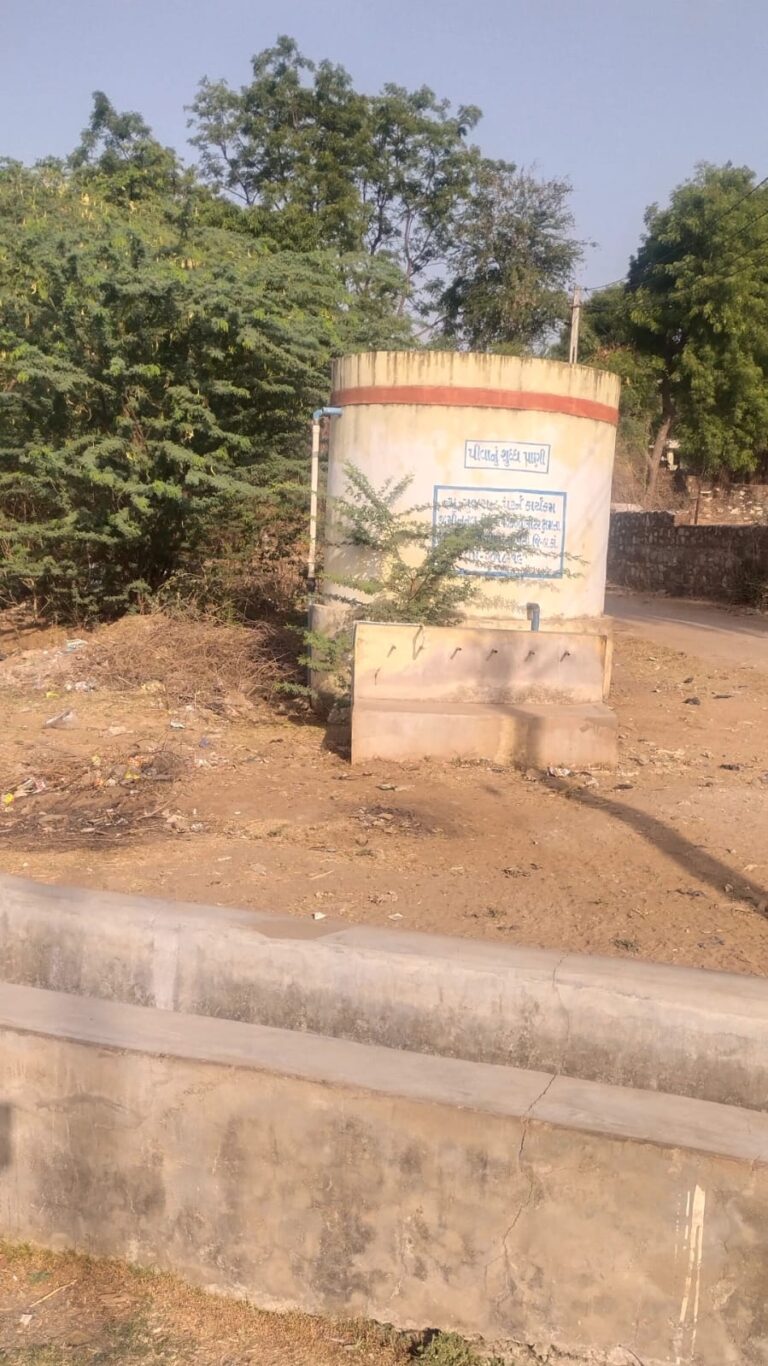 આસ્થાના ધામ અંબાજીમાં તરસતી ભક્તિ: “પીવાનું શુદ્ધ પાણી” ની ટાંકીઓ બની શોભાના ગાંઠિયા, કાળઝાળ ગરમીમાં યાત્રાળુઓ પાણી માટે વલખા મારે; તંત્રની બેદરકારી સામે ઉઠ્યો રોષ.