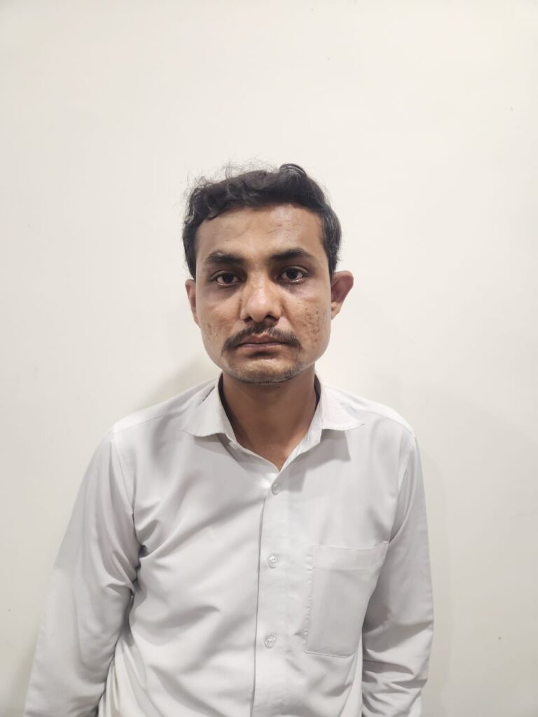 અમદાવાદમાં એ.સી.બી.નો કડક પ્રહાર – નરોડા સબ રજીસ્ટ્રાર કચેરીમાં ₹૨.૫૦ લાખની લાંચ લેતા ચાર આરોપી રંગેહાથ ઝડપાયા