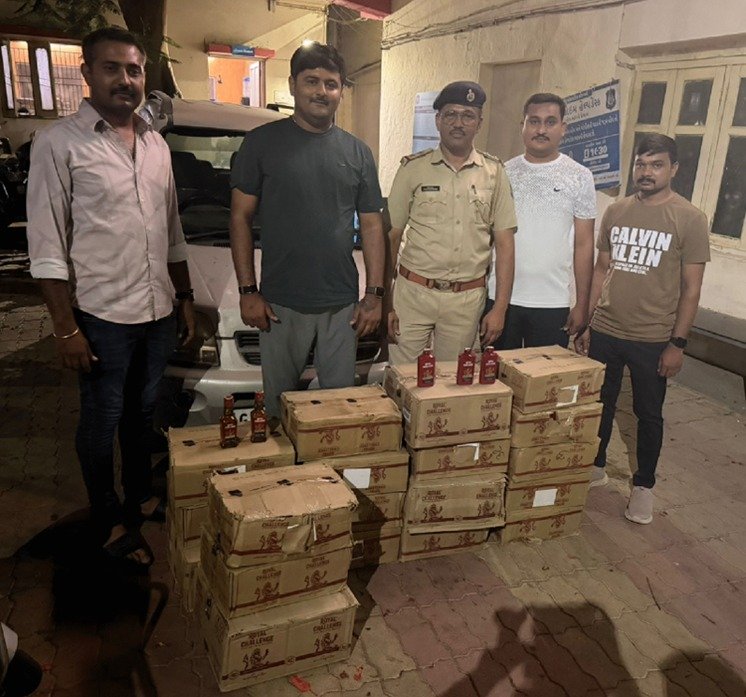 જામનગરમાં દારૂના ગેરકાયદે ધંધા સામે પોલીસનો કડક પ્રહાર: વેગેનાર કારમાંથી રૂ. 4.93 લાખનો ઇંગ્લિશ દારૂ જપ્ત, મુખ્ય આરોપી ફરાર.